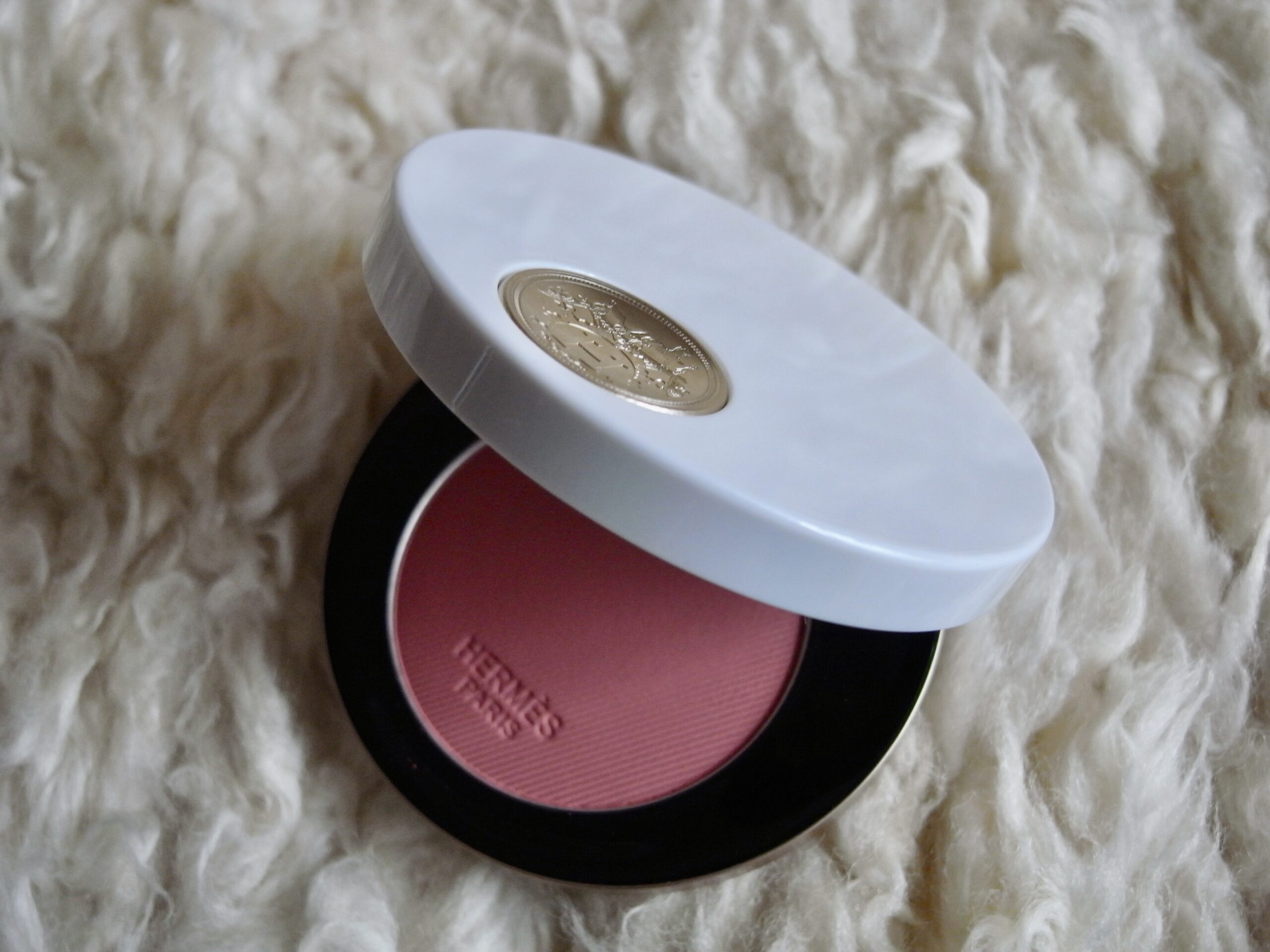 絶対に顔面事故りたくなければエルメスのチークを